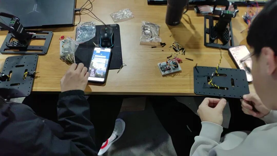 299元“手搓”机器人！海淀这家企业，带中小学生玩AI——