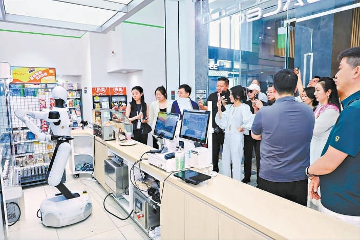 “迎宾小盖”在全家便利店上岗。