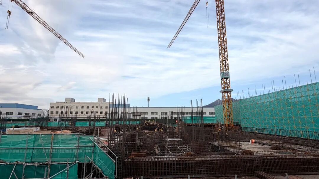 怀柔科学城仪器设备标准厂房建设项目建成全区首个全电工地