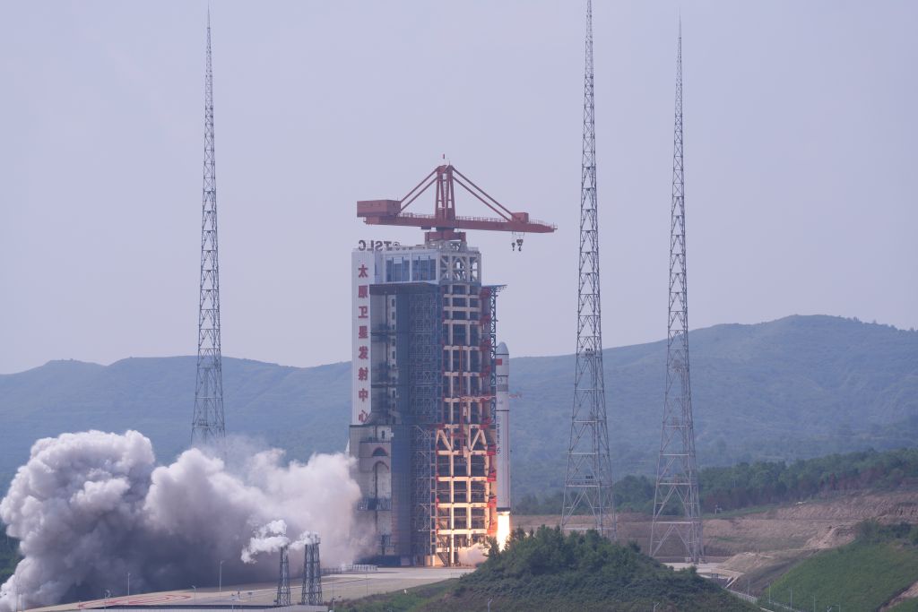 8月25日11时21分,长征六号丙遥一运载火箭在太原卫星发射中心发射升空。 8月25日11时21分,长征六号丙遥一运载火箭在太原卫星发射中心发射升空。
