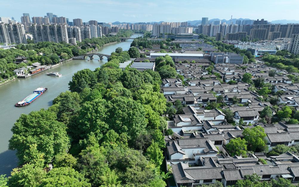 鸟瞰京杭大运河杭州段（2024年6月12日摄，无人机照片）。