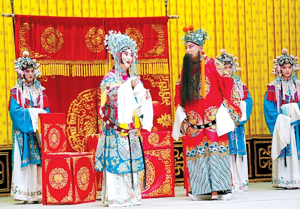 10月2日，一台由京劇演員與曲藝演員聯袂演繹的跨界版《龍鳳呈祥》，作為第七屆中國戲曲文化周專場演出之一，在吉祥大戲院上演。