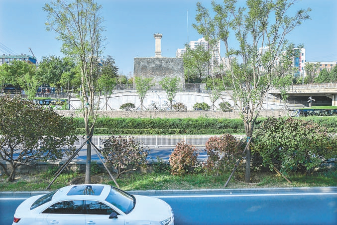11月8日，改造後的東城區永定門外燕墩西望公園綠樹成蔭，為南中軸線增添綠意。