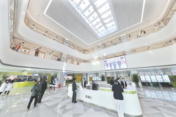 豐臺醫院新址日前開診，門診大廳開闊敞亮。