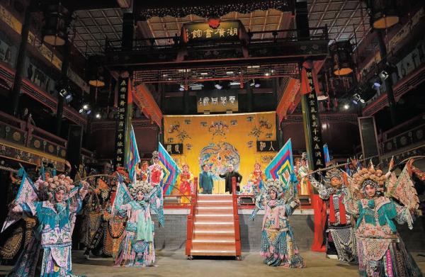 1月5日晚，一場寓意萬事諸順的京劇“開臺”，奏響“會館有戲”之湖廣會館煥新華章。