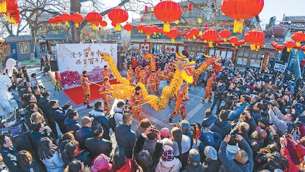 大年初一廠甸廟會熱鬧非凡。