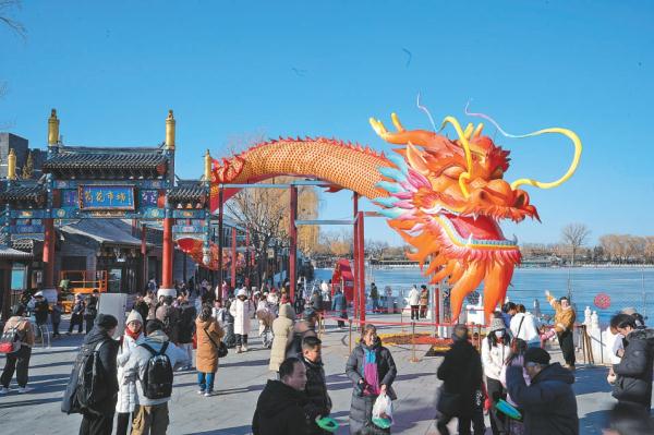 什剎海“蛟龍出海”景觀。