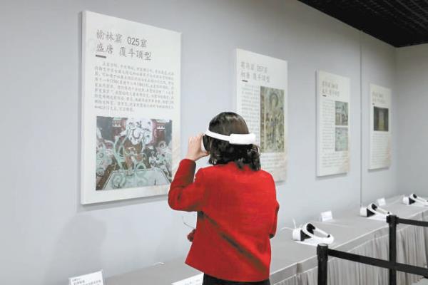 觀眾在現場體驗VR項目。