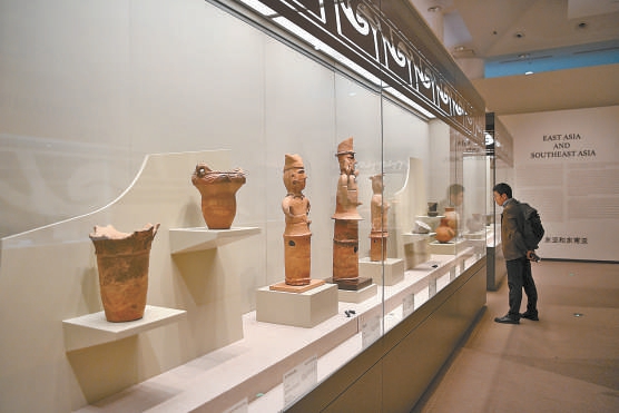 日前，清華大學藝術博物館“摶埴之工——古代東西文明交流中的陶瓷藝術”特展開幕。