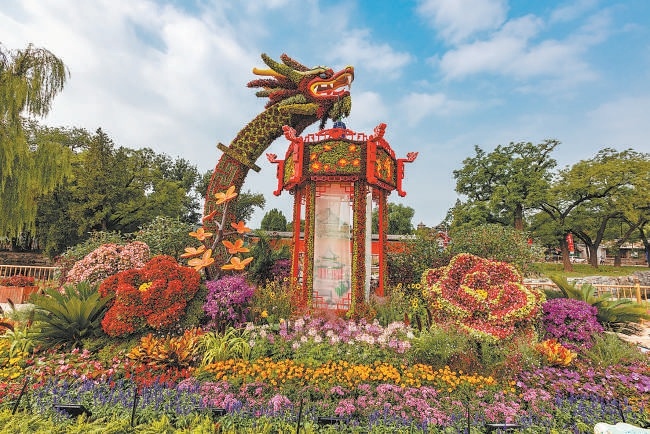 頤和園擺放了“五穀豐登”花壇。