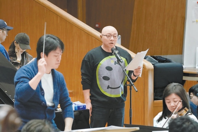 凱叔與北京交響樂團常任指揮李昊冉正在排練。
