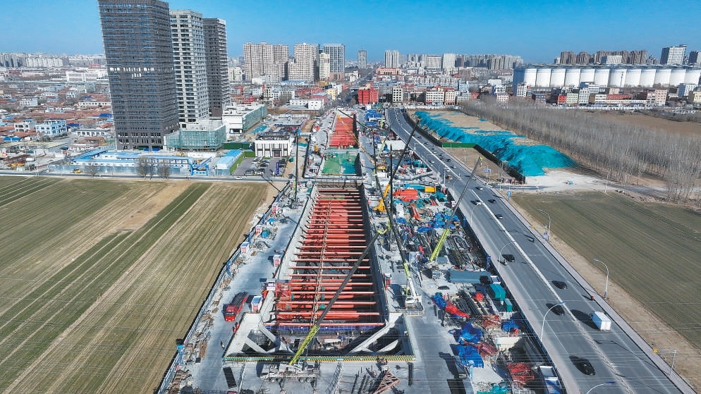 正在建設的北京軌道交通22號線河北段燕郊站。