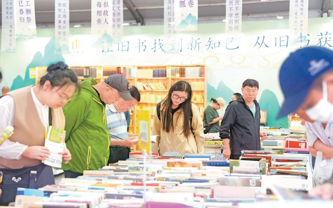地壇書市“舊書新知”專區十分受讀者歡迎。