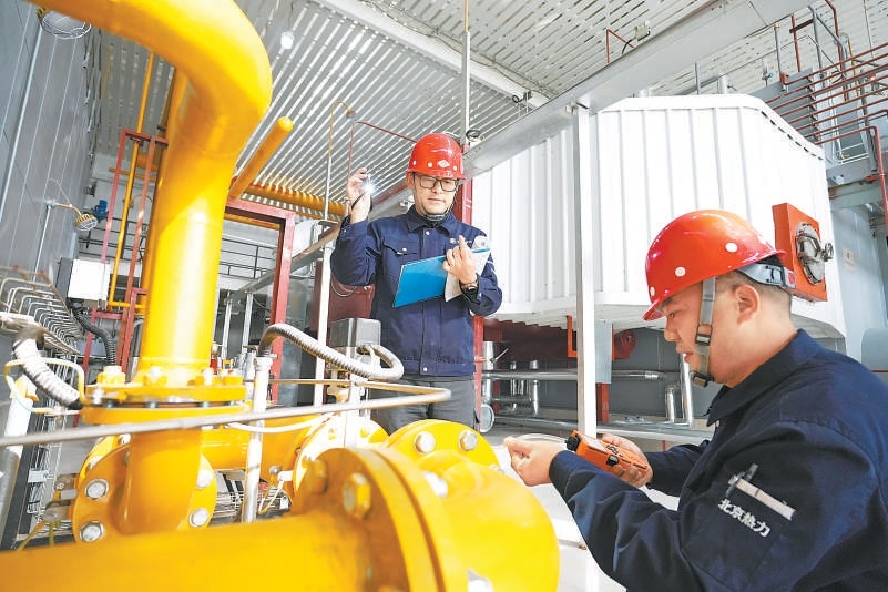 供熱季即將來臨，京能集團所屬北京熱力正在全力備戰今冬明春供熱。石景山區衙門口南路，2025年8月剛剛完成竣工驗收的魯谷北重尖峰熱源廠，即將正式投入使用。