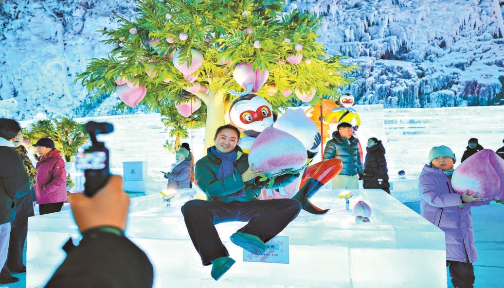 昨天，第40屆龍慶峽冰燈藝術節開幕。