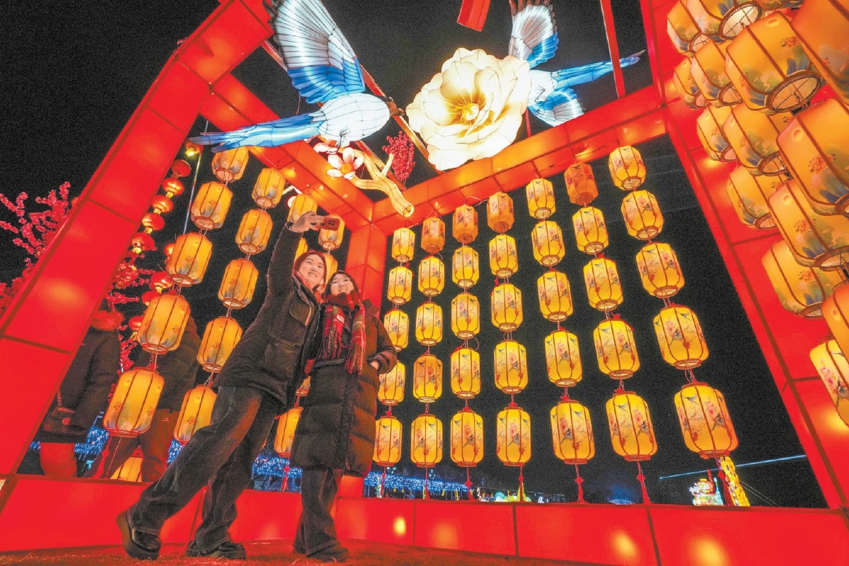 順義奧林匹克水上公園“奧水英歌·奇幻光影”遊園會。