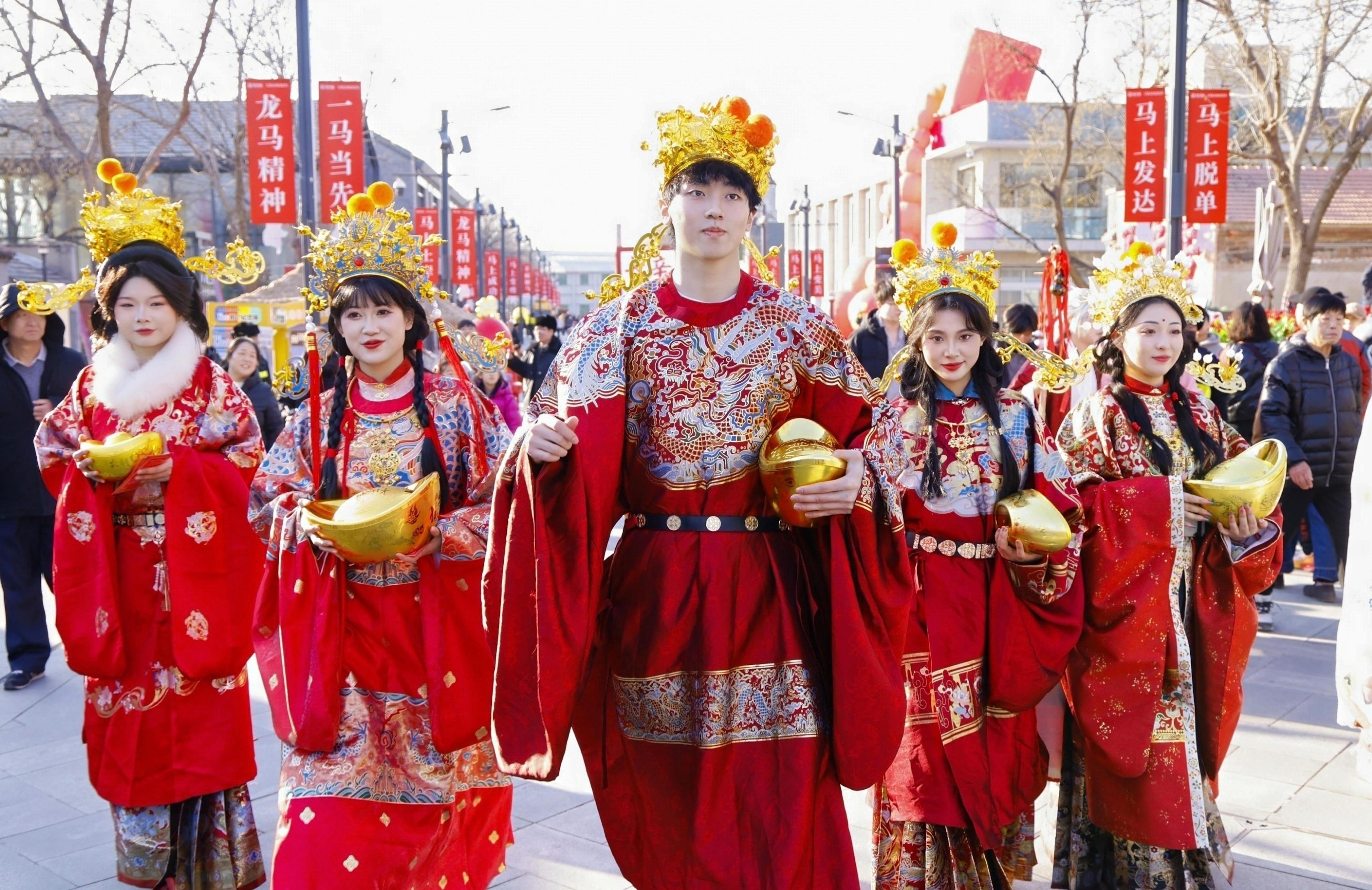 看神仙巡遊 找福氣小馬！長辛店國潮奇妙夜開啟