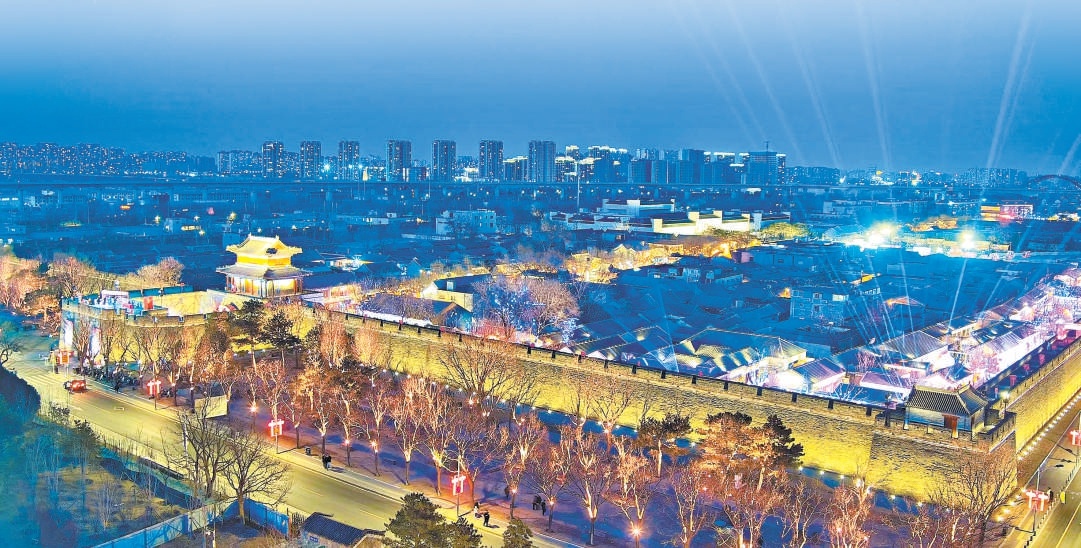 古老的宛平城被燈光裝點的璀璨絢爛。