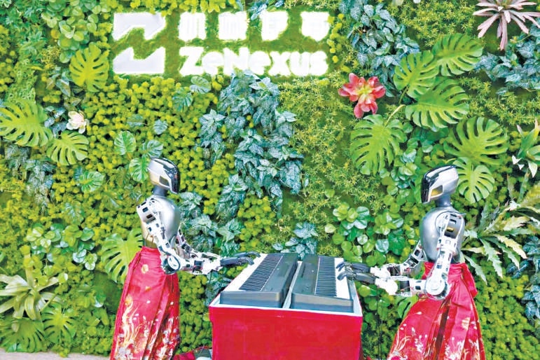 機器人用靈巧手彈奏鋼琴。