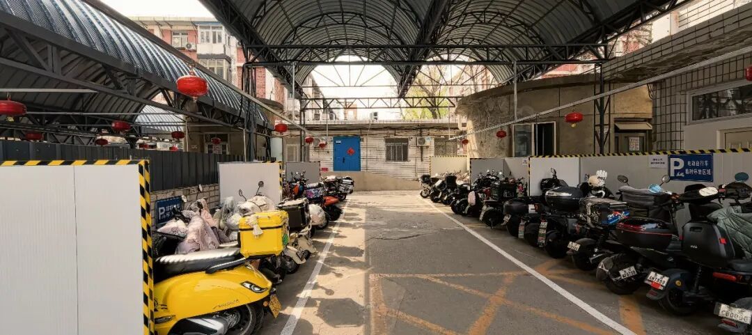 本市大力推進非機動車停放秩序精細化治理