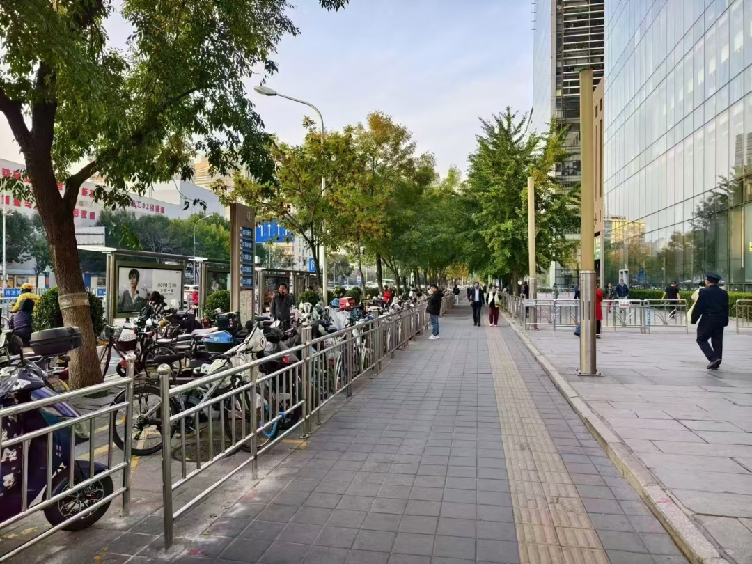 本市大力推進非機動車停放秩序精細化治理