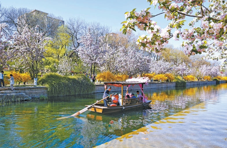 元大都城垣遺址公園國風搖櫓船項目，帶動了沿線文旅消費。