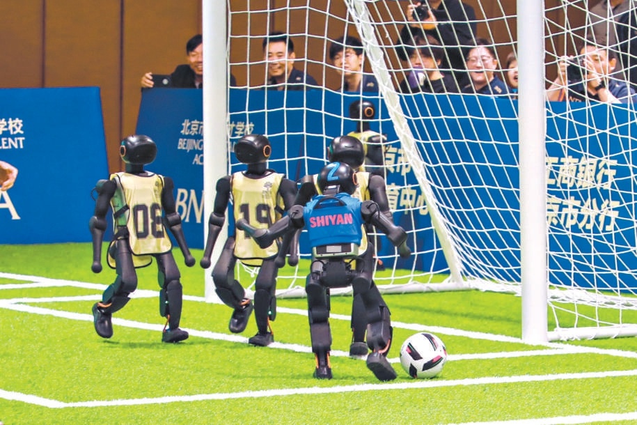 3對3機器人足球表演賽。