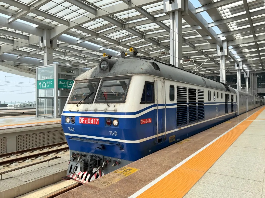 雄商高鐵河北段測試車停在雄安站