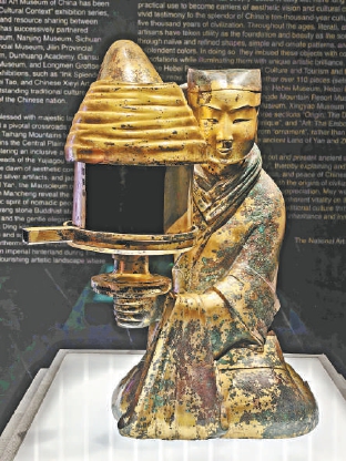 長信宮燈亮相中國美術館“飾文煥彩——河北古代藝術珍品展”。