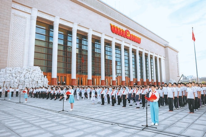 6月26日，“請黨放心，強國有我”七一主題宣誓儀式暨大中小學同上一堂黨史課活動在中國共産黨歷史展覽館西側廣場舉行。