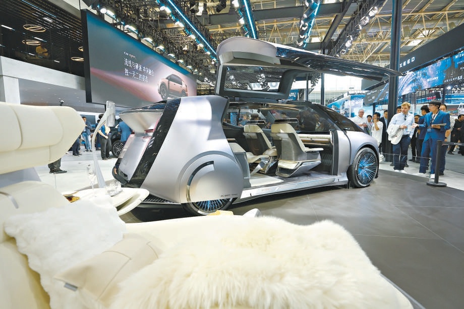 星途汽車展臺的新概念車“X-CONCEPT”充滿未來科技感。