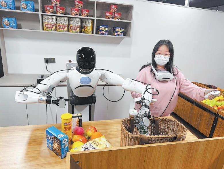 數採師操作機器人將礦泉水放入籃中。