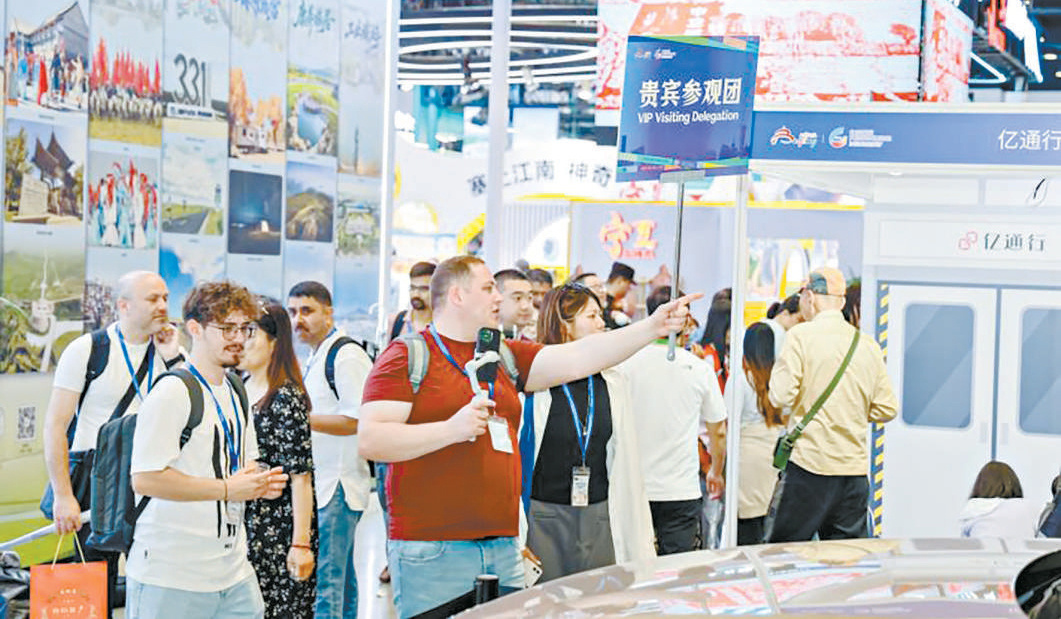 展會上多國文旅機構、旅遊考察團在現場觀摩交流。