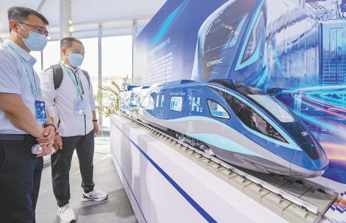 中國中車展示了時速160公里氫能源全自動市域列車模型。