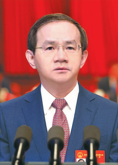 殷勇同志作政府工作報告。
