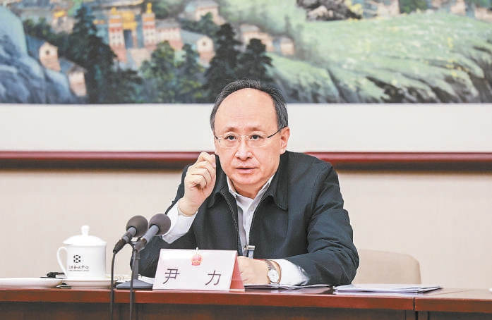 尹力同志參加東城團分組審議。
