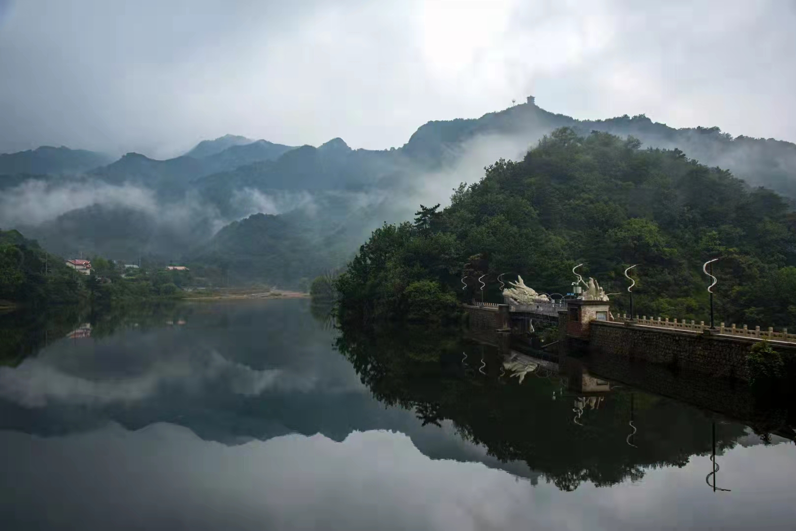 煙雨龍潭