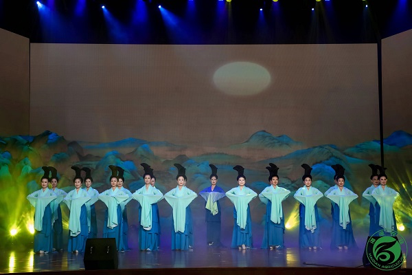 綠水青山舞盛世