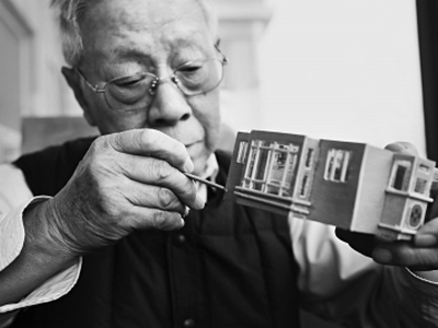 老人搭“房模”憶80年住宅變遷