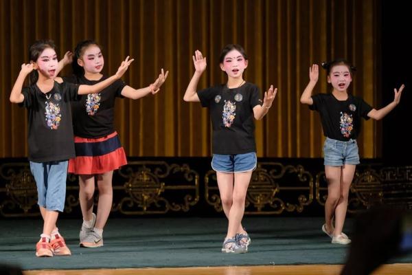 紫禁城裏的戲園子—“2019打開藝術之門”京劇夏令營完美閉營！
