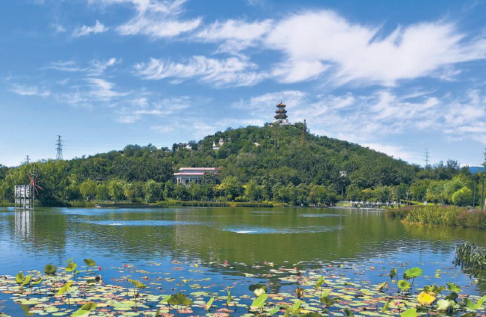 從首鋼園遙望石景山 袁德祥 攝