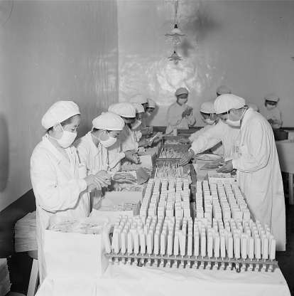 1955年，北京市制冰廠生産了大批的北冰洋牌冰棍供應首都人民的需要。