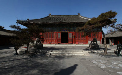 以白色古塔而得名-白塔寺