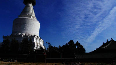 以白色古塔而得名：白塔寺