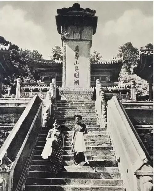 民國女子游頤和園，穿旗袍的她們，像是沾染了仙氣