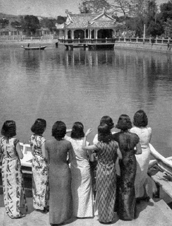 民國女子游頤和園，穿旗袍的她們，像是沾染了仙氣