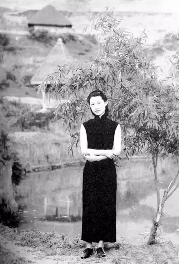 民國女子游頤和園，穿旗袍的她們，像是沾染了仙氣