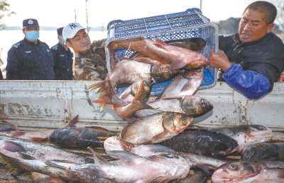 水庫執法人員保障漁業生産安全。