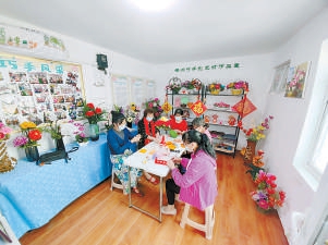 綠洲家園社區“巧手創藝坊”。