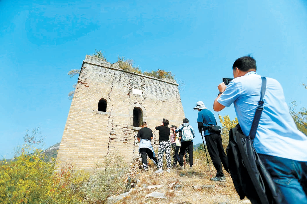 被稱為“匾額樓”的密雲長城497敵臺。